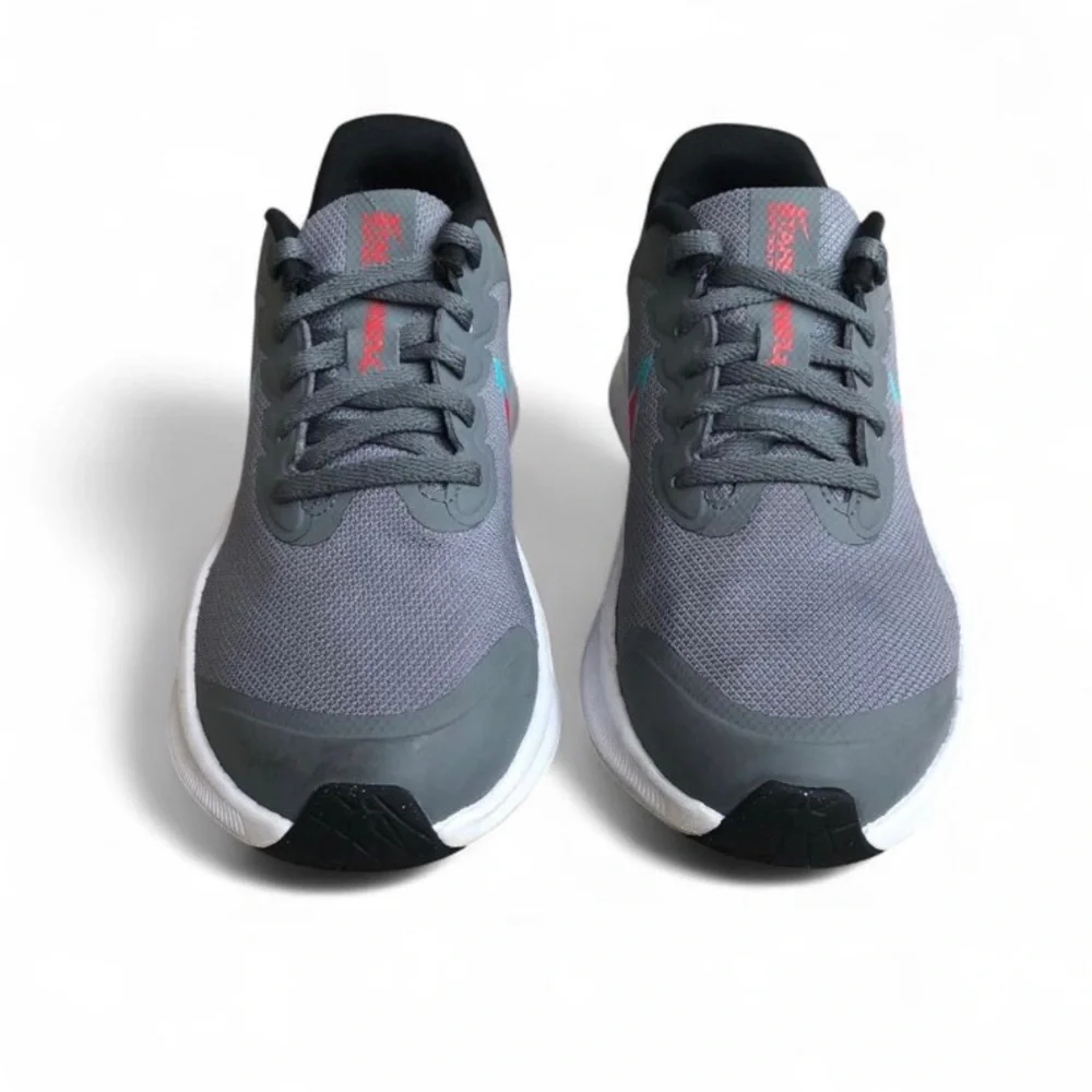 Nike Kids Star Runner 3 sneaker Smoke Grey/Siren Red-black 4.5 Big Kid